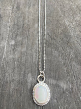 Load image into Gallery viewer, Mother of Pearl Necklace