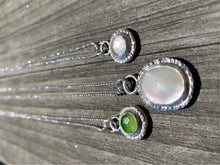 Load image into Gallery viewer, Mother of Pearl Necklace