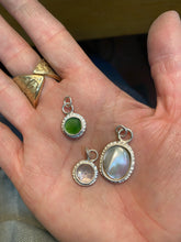 Load image into Gallery viewer, Mother of Pearl Necklace