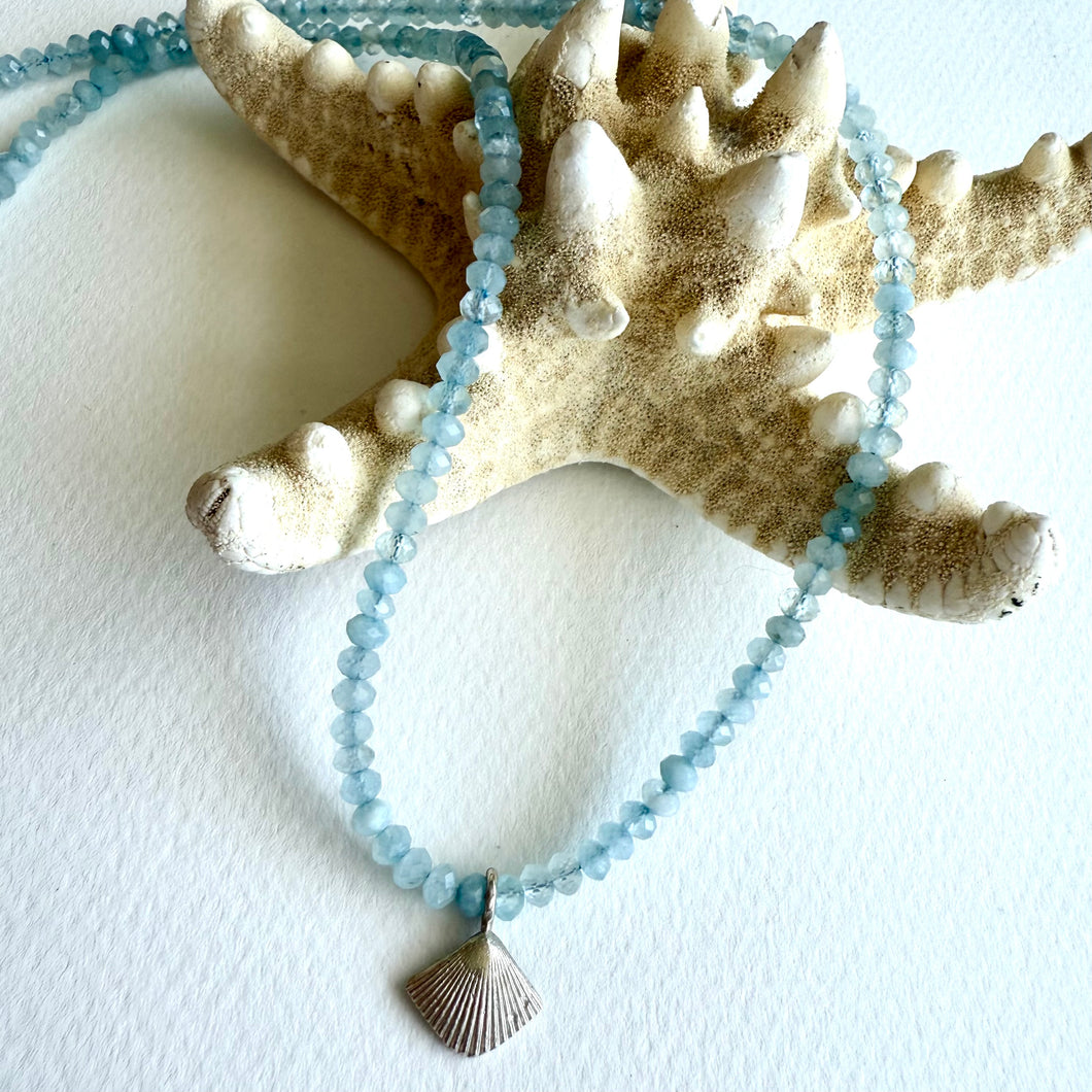La Sirena Mini Shell Necklace - Aquamarine