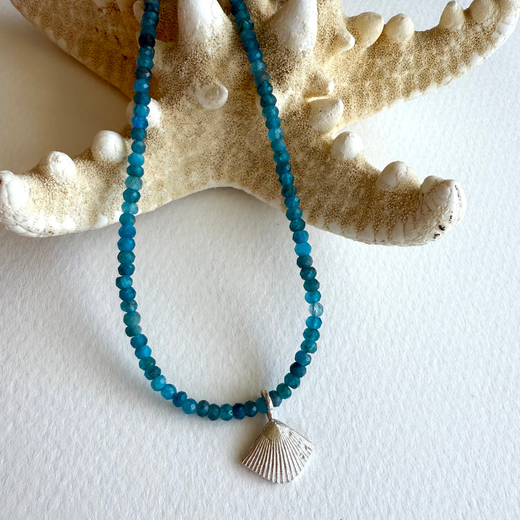 La Sirena Mini Shell Necklace - Apatite