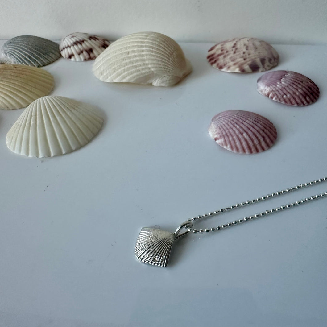 La Sirena Mini Shell Necklace - Sterling Silver