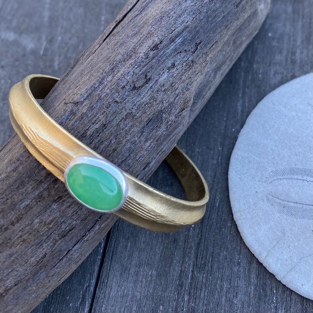 Rio y Piedra Jade Cuff