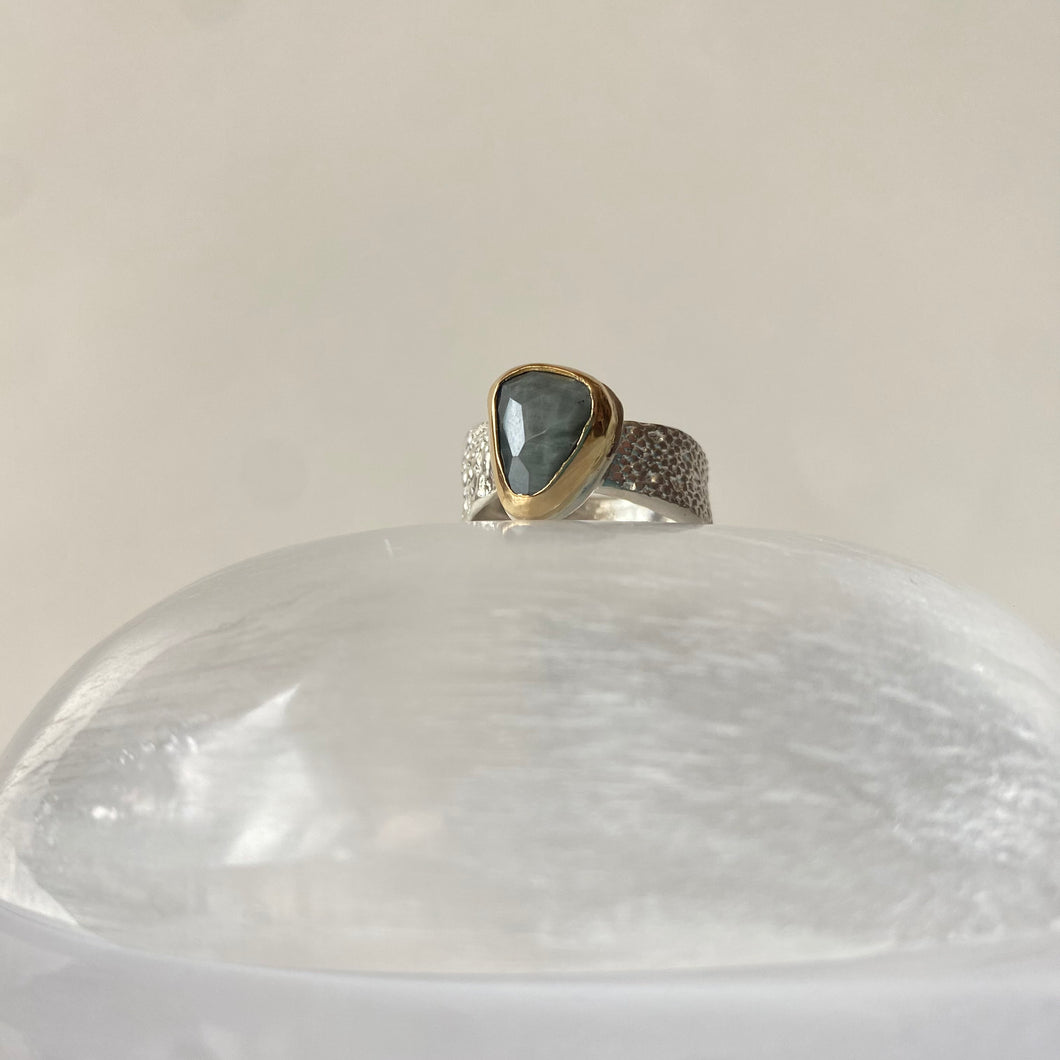 Grey Quartz Starfish Ring - 18K gold and sterling silver - size 7