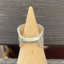 Load image into Gallery viewer, Sand Dollar Horizontal Ring
