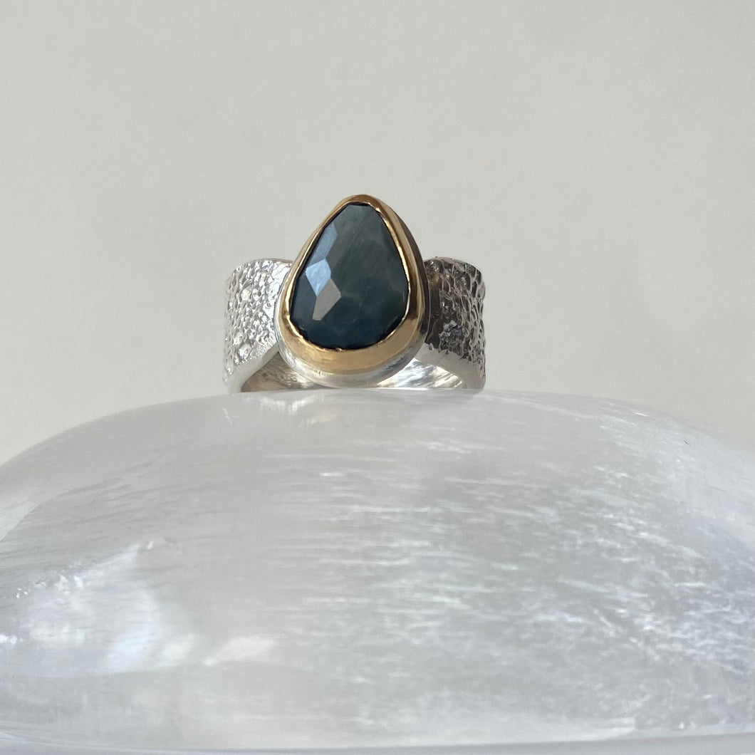 Grey Quartz Starfish Ring - 18K gold and sterling silver - size 8.25