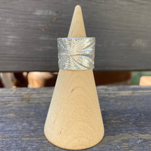 Load image into Gallery viewer, Sand Dollar Horizontal Ring

